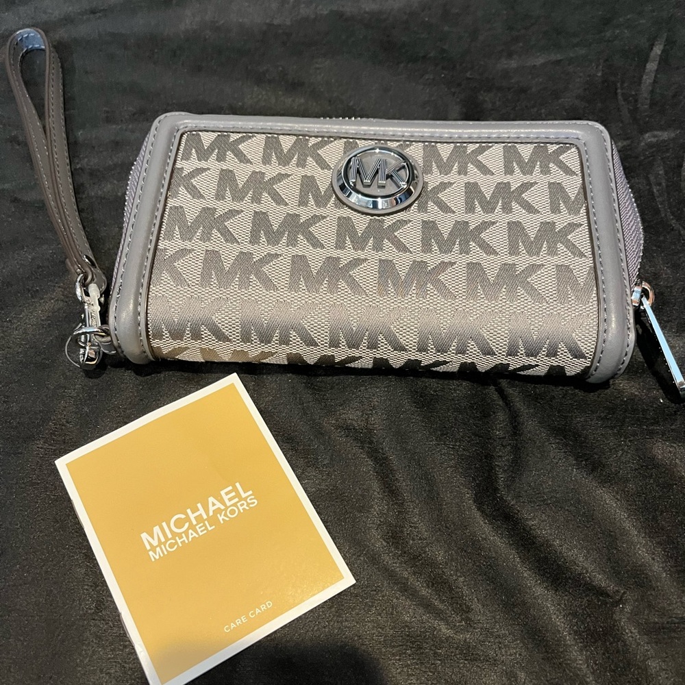 Brand New with tags MICHAEL Michael Kors Gray Wallet